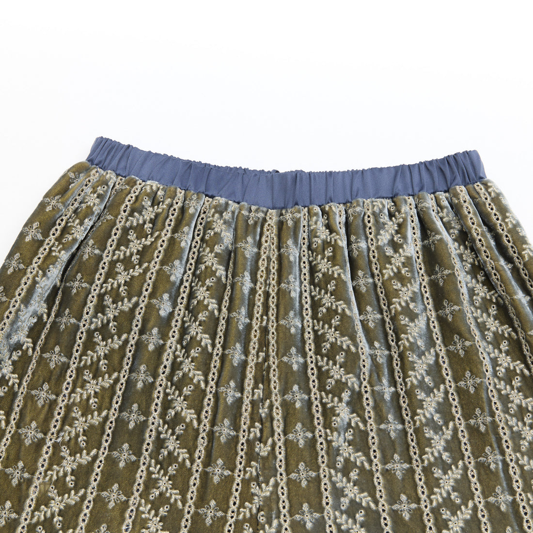 "Imperial Garden Teatime"法國細針嵌點織帶刺繡工藝絲絨長褲—Verdant Moon青月細繡