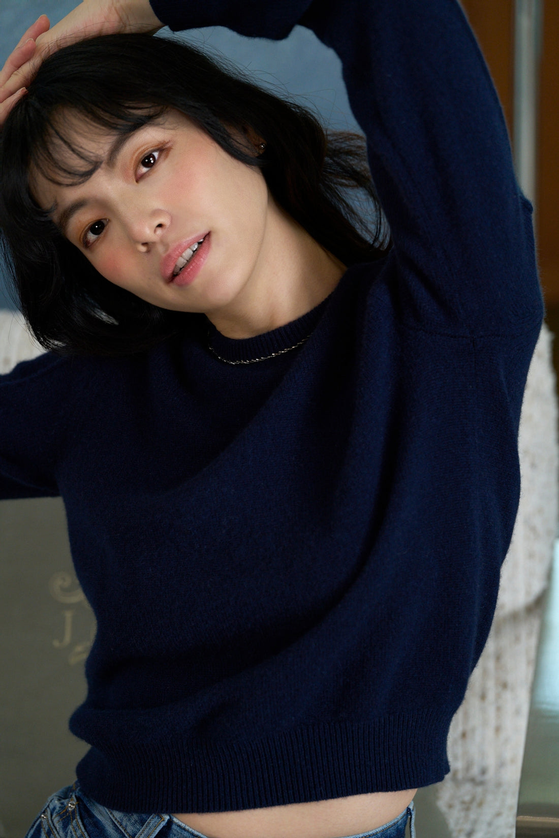 “盛裝慢行 Elegance Unhurried • 午夜藍 Midnight Blue” 100% Cashmere 手工珠繡圓領針織墊肩上衣