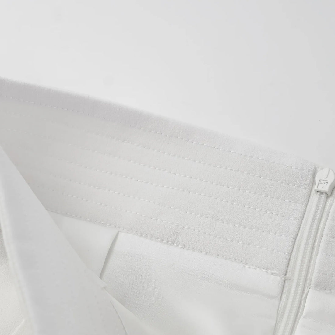 "Speak Sleek." Anti-wrinkle Acetate Special Cut Wide Leg Trousers - White
