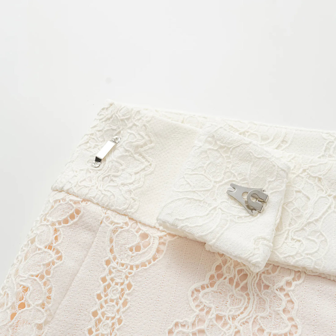 "Chun Shang Ya Ji" hollow lace waist trousers