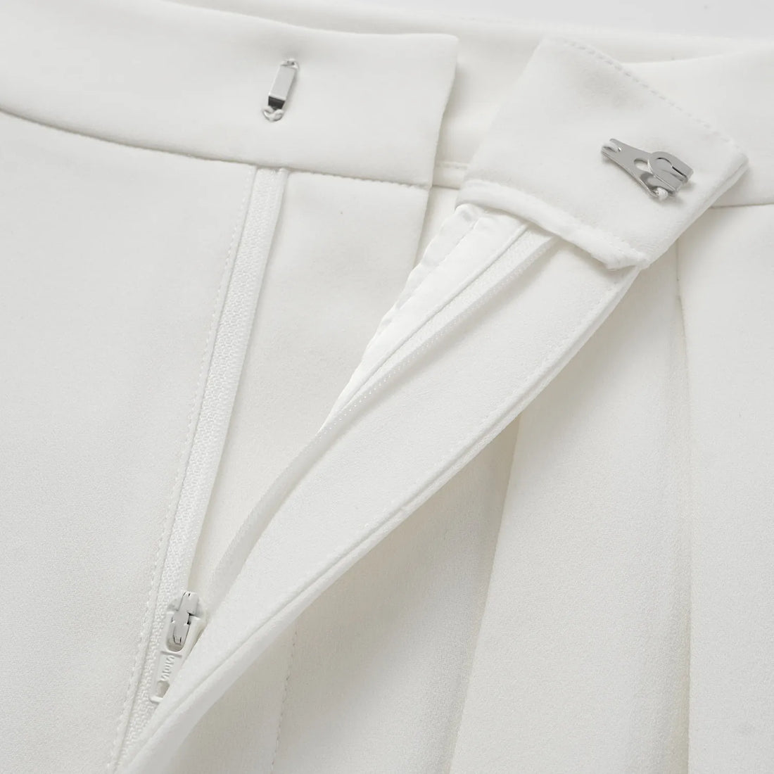 "Speak Sleek." Anti-wrinkle Acetate Special Cut Wide Leg Trousers - White