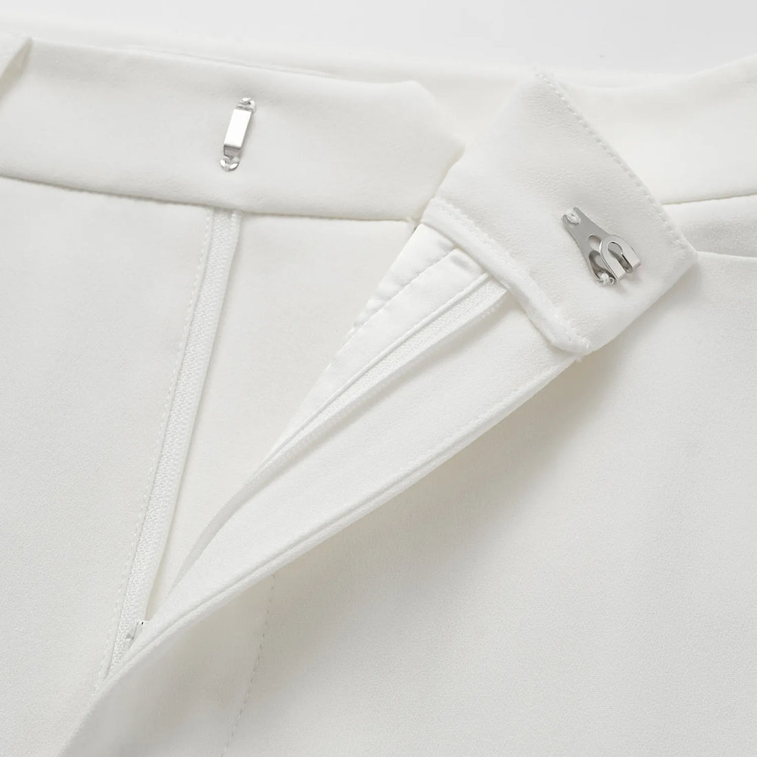 “Speak Sleek.” Anti-wrinkle Acetate Cropped Pants—White