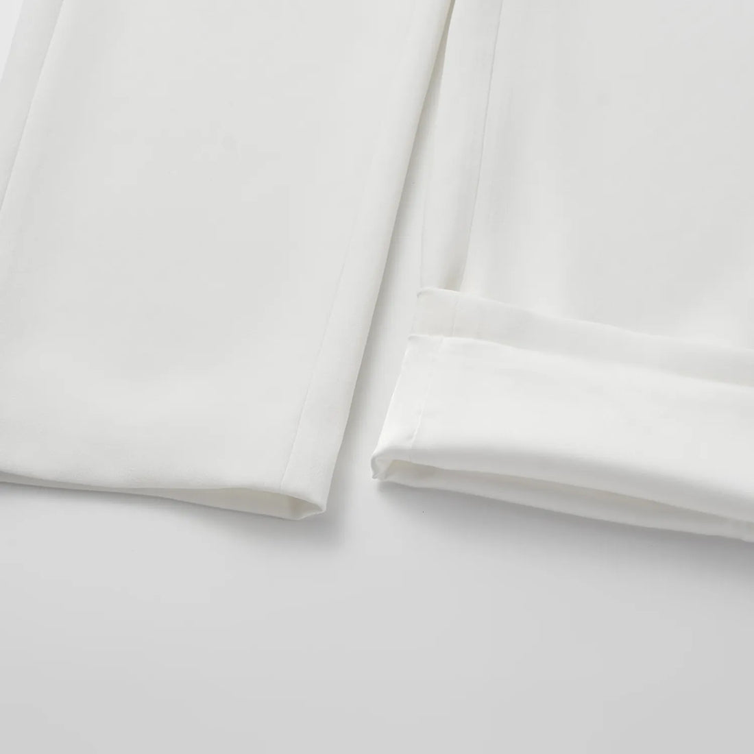 “Speak Sleek.” Anti-wrinkle Acetate Cropped Pants—White