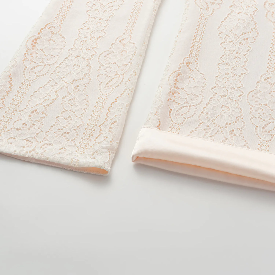 "Chun Shang Ya Ji" hollow lace waist trousers