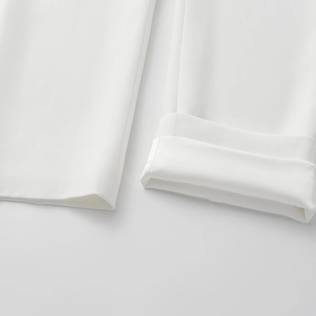 "Speak Sleek." Anti-wrinkle Acetate Special Cut Wide Leg Trousers - White