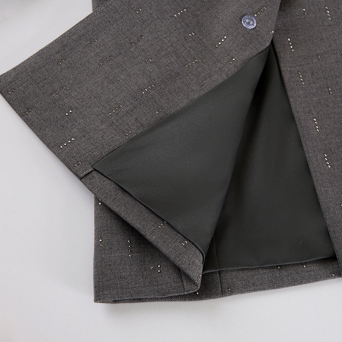 "Speak Sleek." 義大利手工鑽飾工藝西裝外套—Silverfall Grace銀光漫落