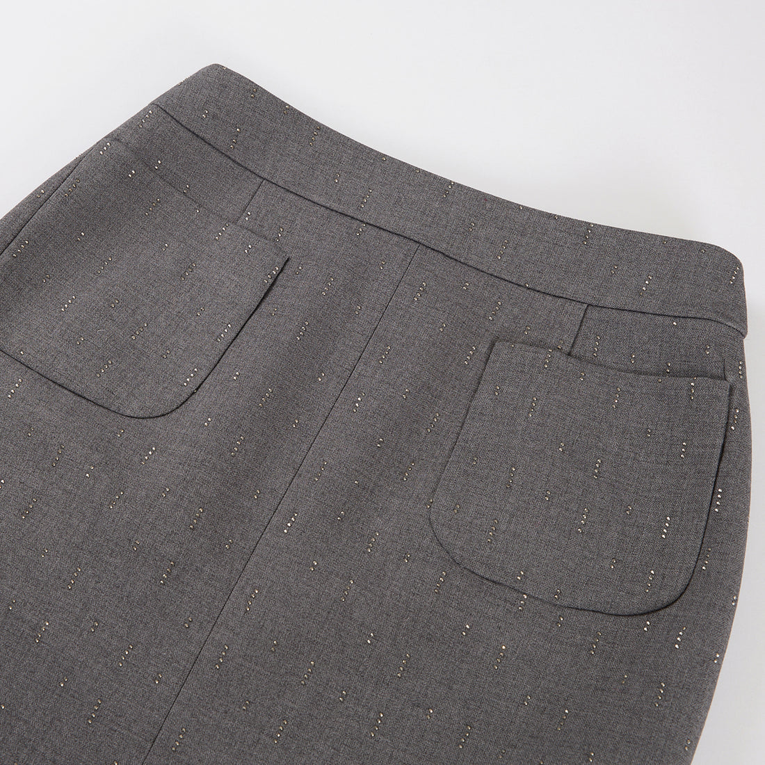 "Speak Sleek." 義大利手工鑽飾工藝鉛筆裙—Silverfall Grace銀光漫落