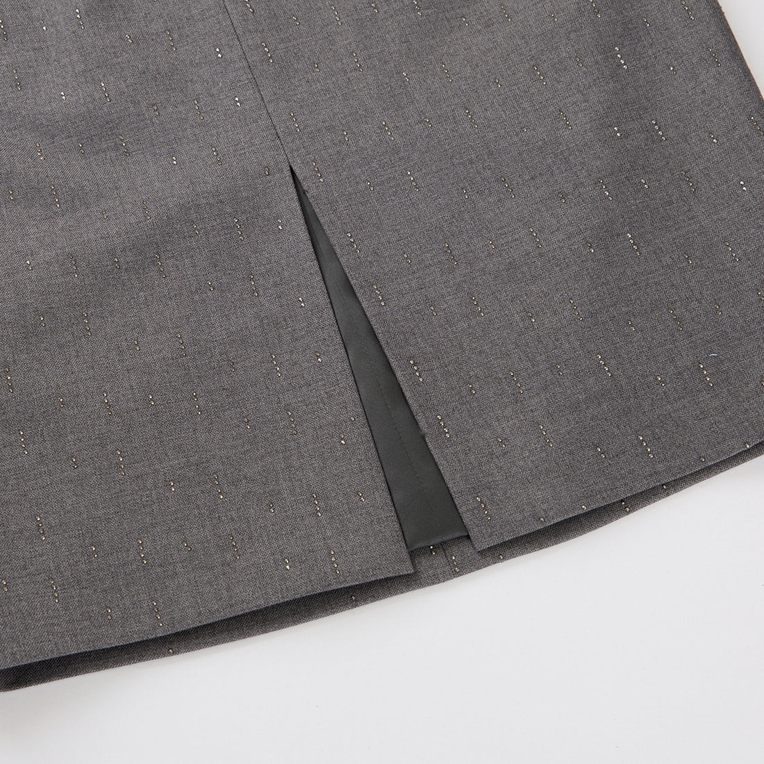 "Speak Sleek." 義大利手工鑽飾工藝鉛筆裙—Silverfall Grace銀光漫落