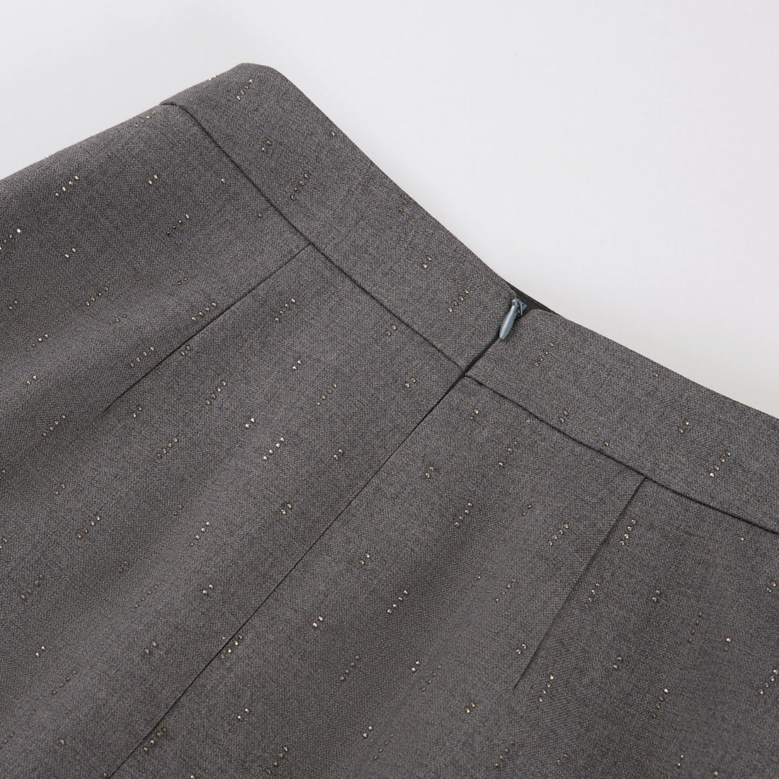"Speak Sleek." 義大利手工鑽飾工藝鉛筆裙—Silverfall Grace銀光漫落