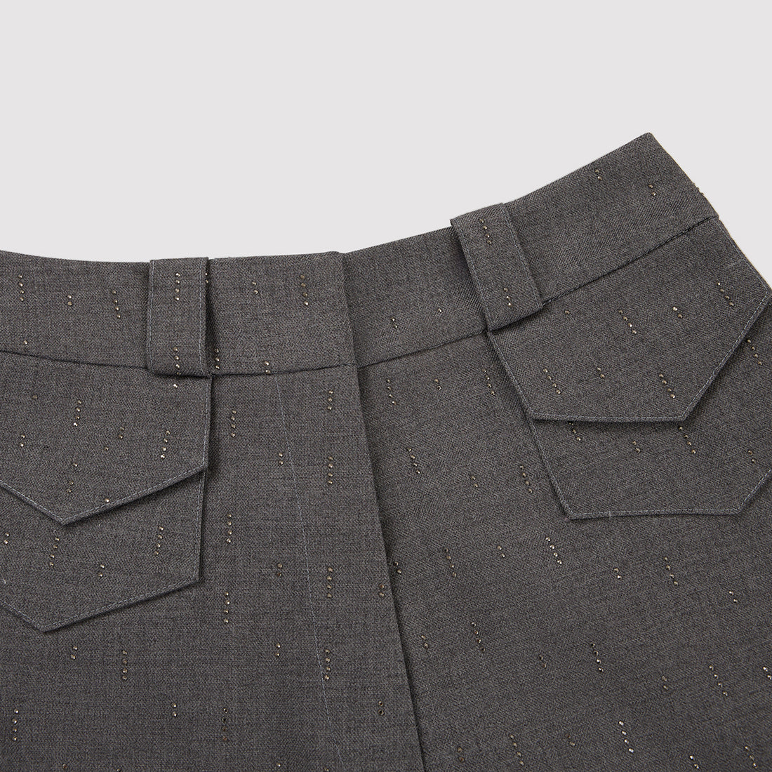 "Speak Sleek." 義大利手工鑽飾工藝短褲—Silverfall Grace銀光漫落