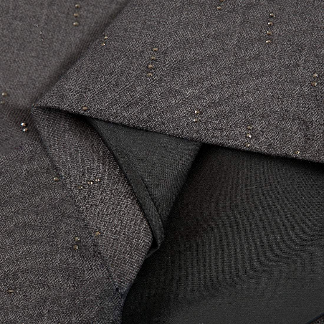 "Speak Sleek." 義大利手工鑽飾工藝短褲—Silverfall Grace銀光漫落