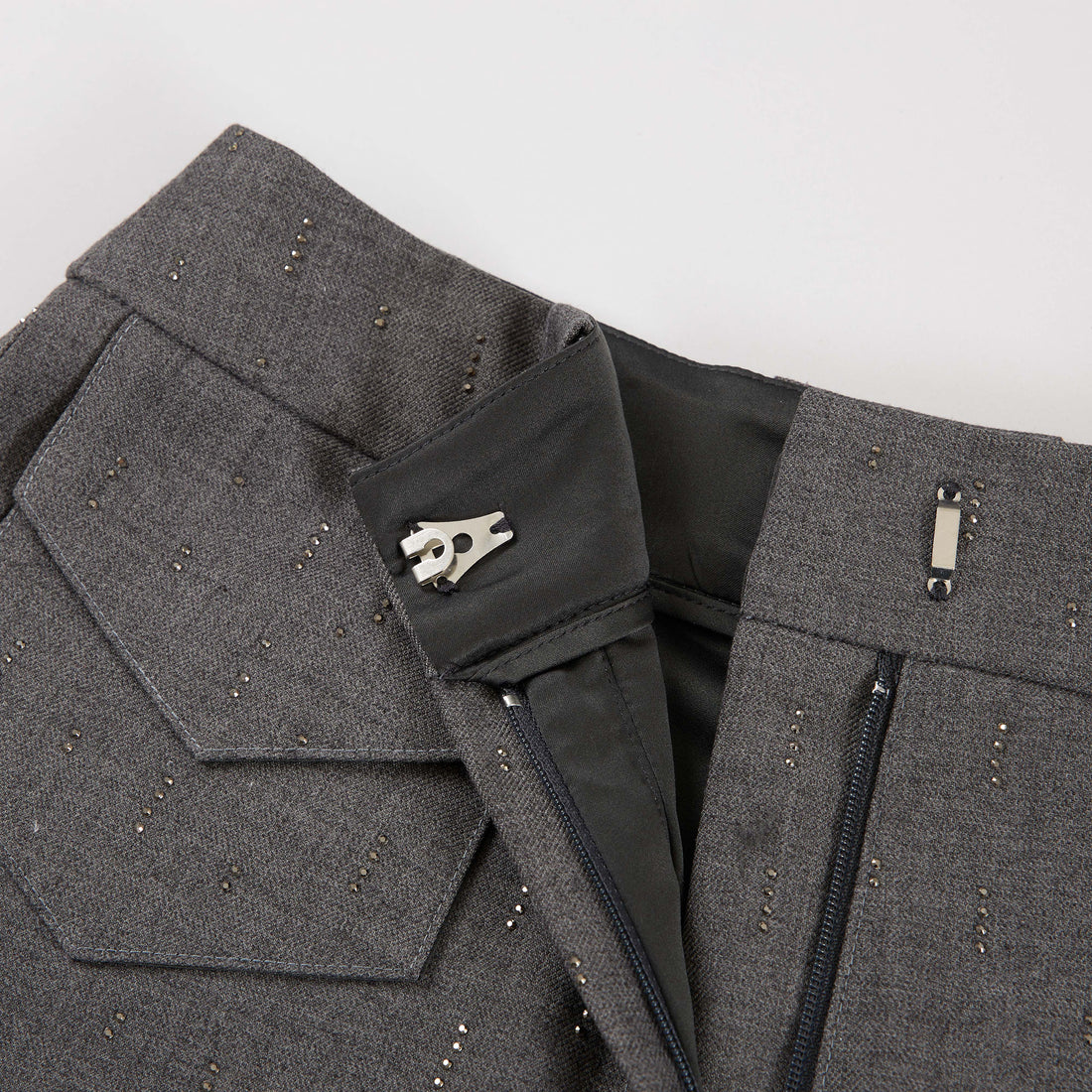 "Speak Sleek." 義大利手工鑽飾工藝短褲—Silverfall Grace銀光漫落
