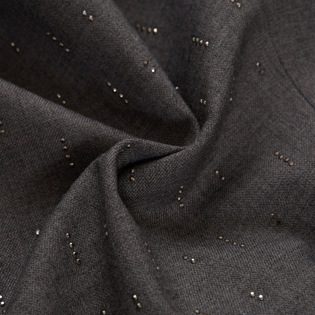 "Speak Sleek." 義大利手工鑽飾工藝短褲—Silverfall Grace銀光漫落