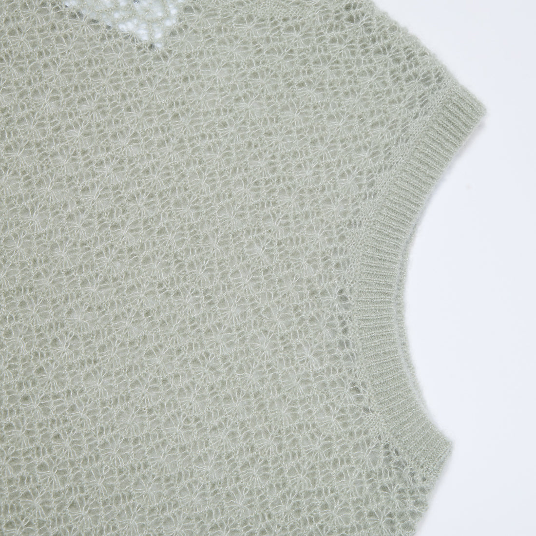 “Spring Diary” Silk Cashmere真絲蕾絲工藝中領針織背心—Verdant Veil青霧薄影