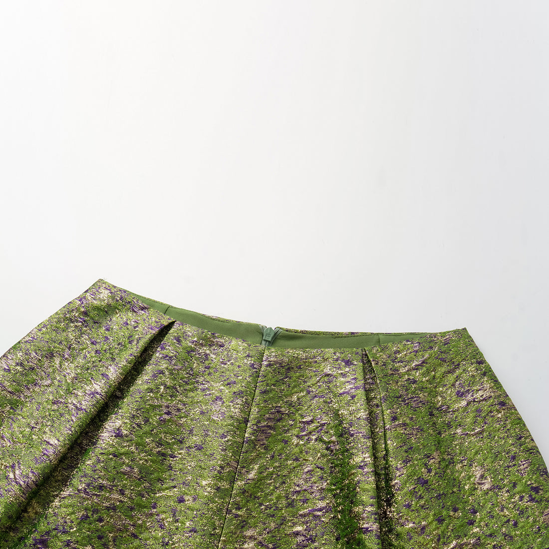 "Imperial Garden Teatime" Italian 3D Jacquard Shorts - Pearl Dotted Jade Ink