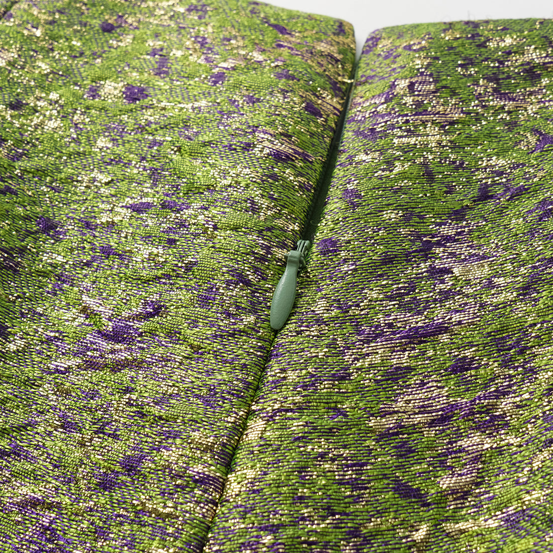 "Imperial Garden Teatime" Italian 3D Jacquard Shorts - Pearl Dotted Jade Ink