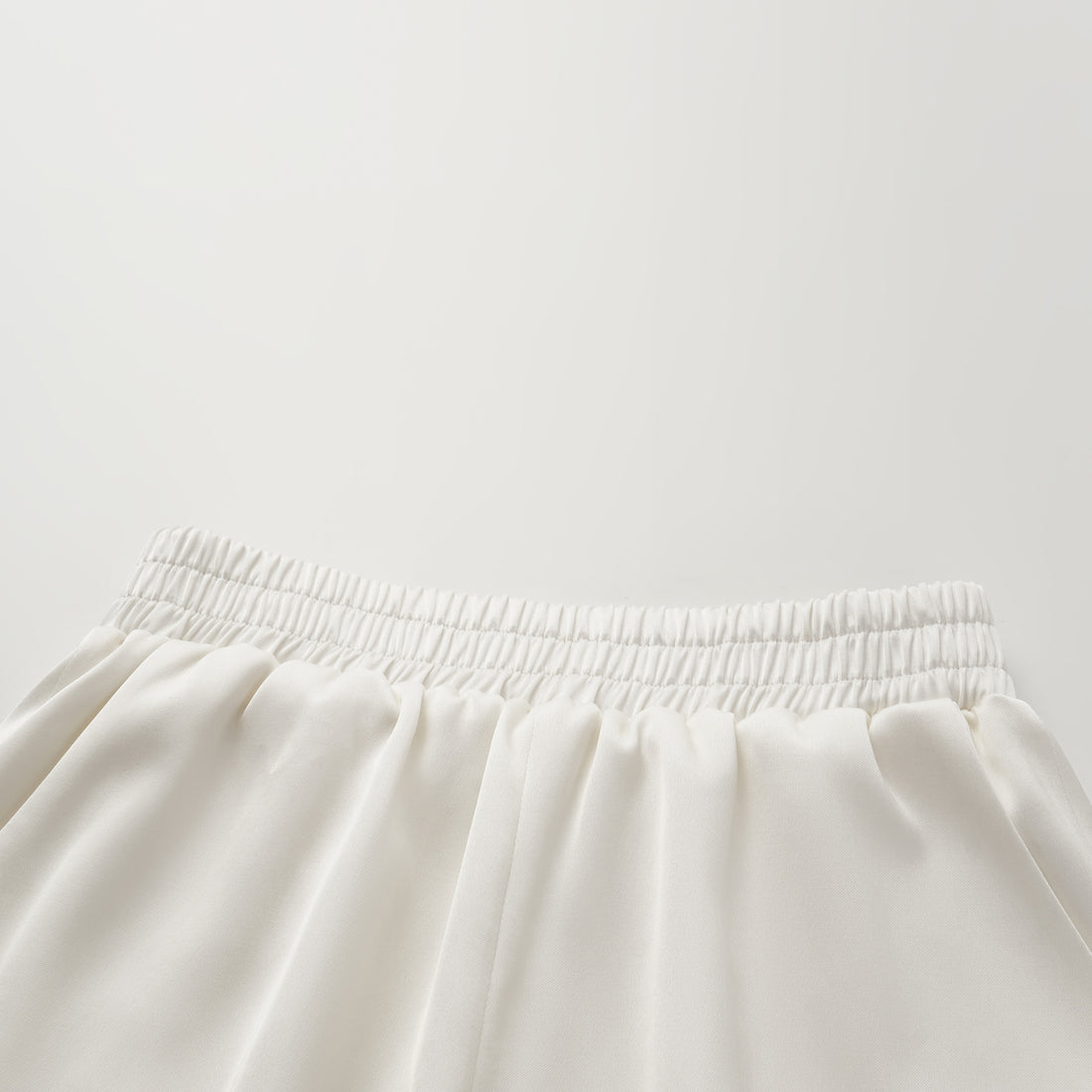 "Easy-go Chic" Heavy Acetate Casual Shorts - Simple White
