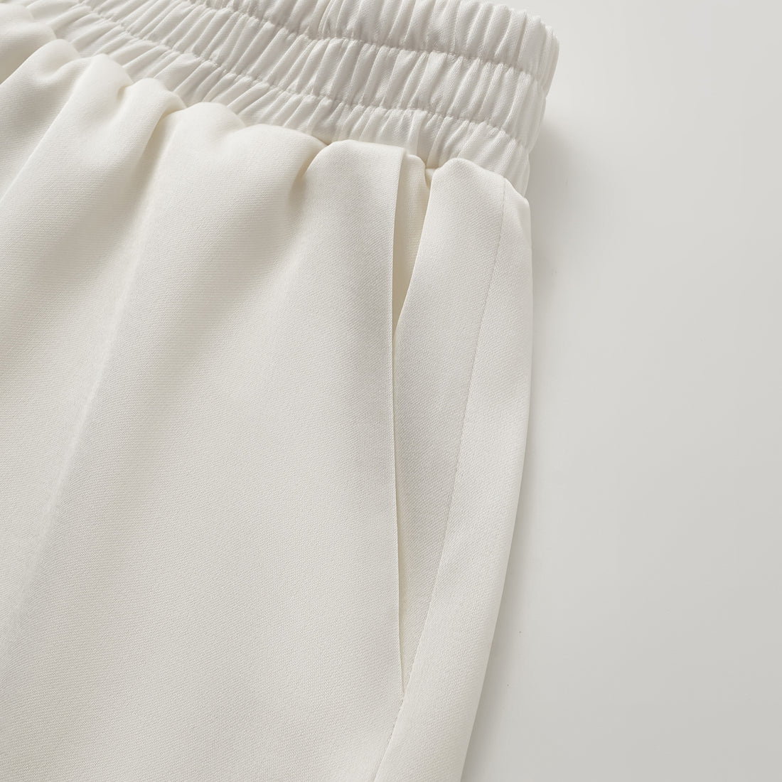 "Easy-go Chic" Heavy Acetate Casual Shorts - Simple White