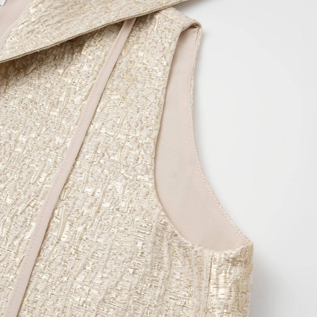 "Spring Outing" Jacquard Hooded Light Chinese Style Vest—Charm