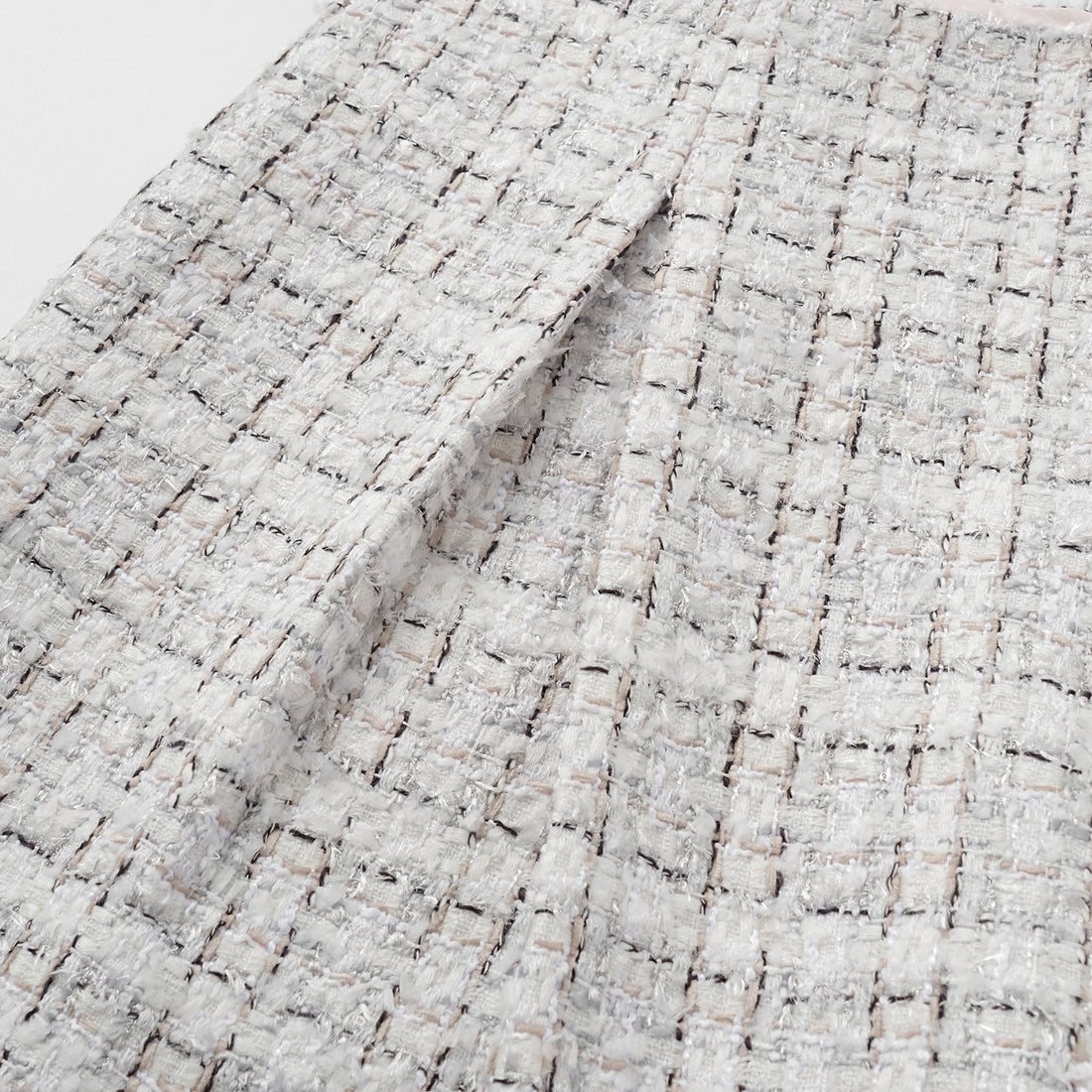 "Chelsea Citywalk." Tweed shorts—Blanc