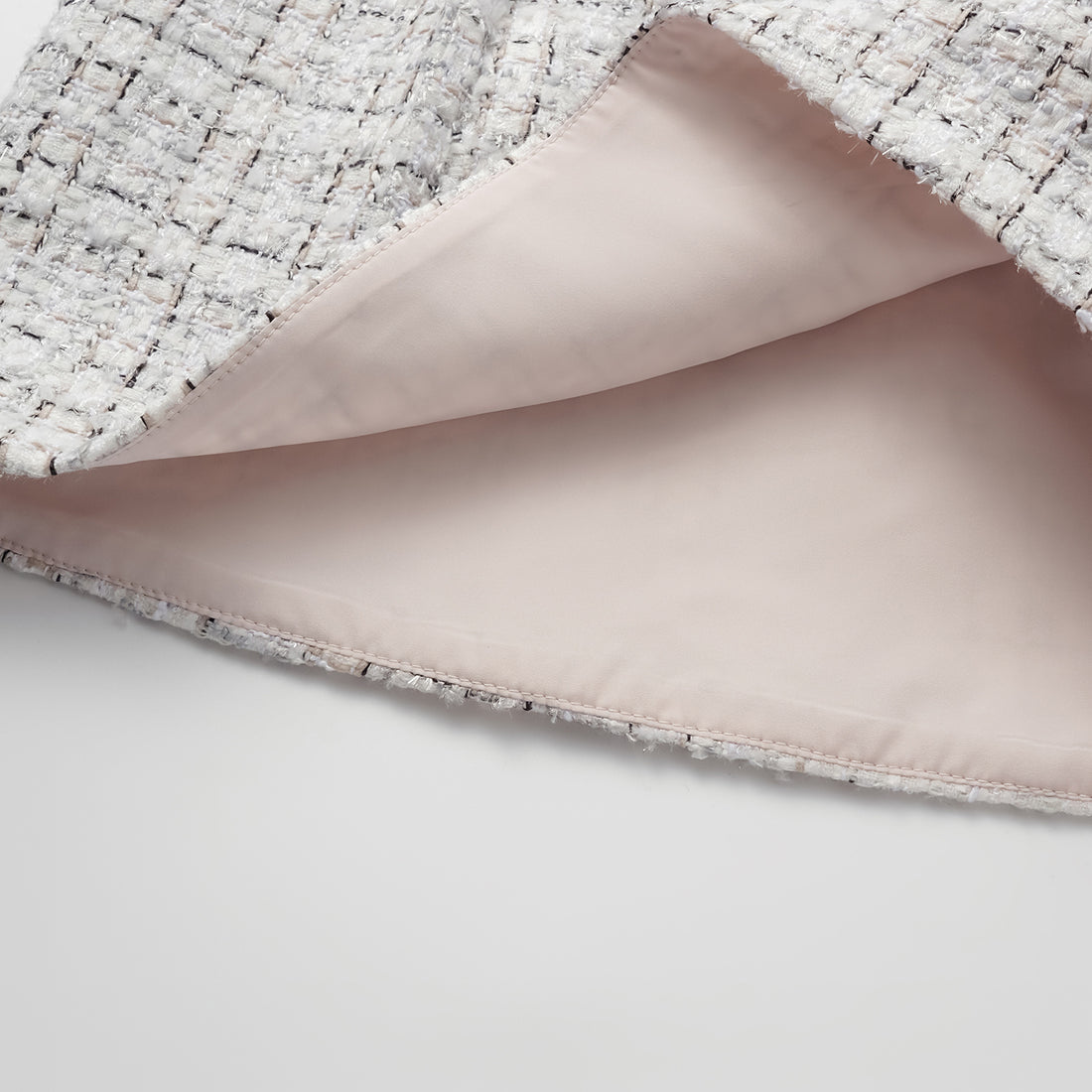 "Chelsea Citywalk." Tweed shorts—Blanc