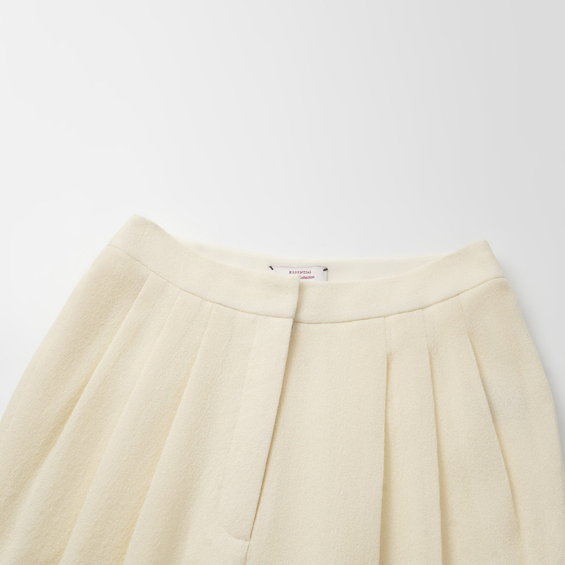 "The Top" British top crepe cropped trousers—Beige