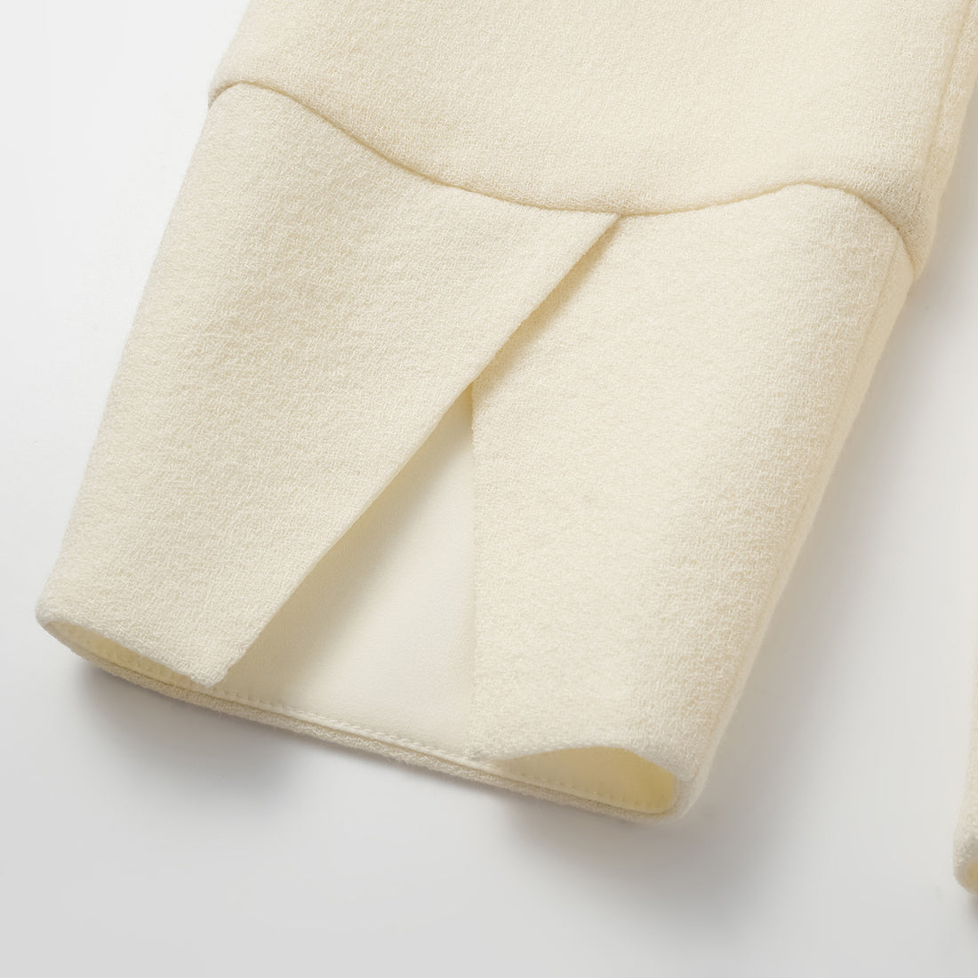 "The Top" British top crepe cropped trousers—Beige