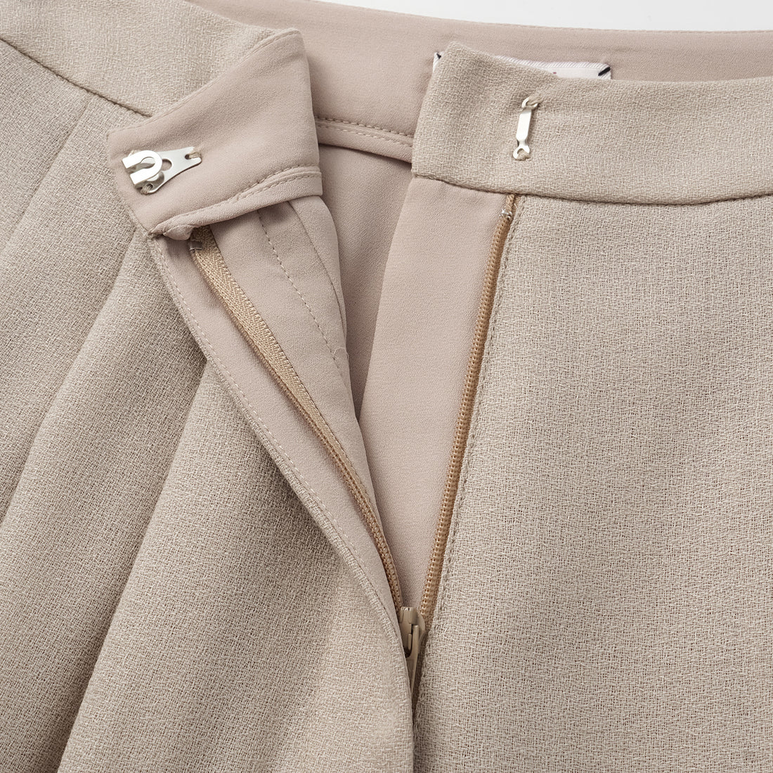 "The Top" British top crepe cropped trousers—Mink