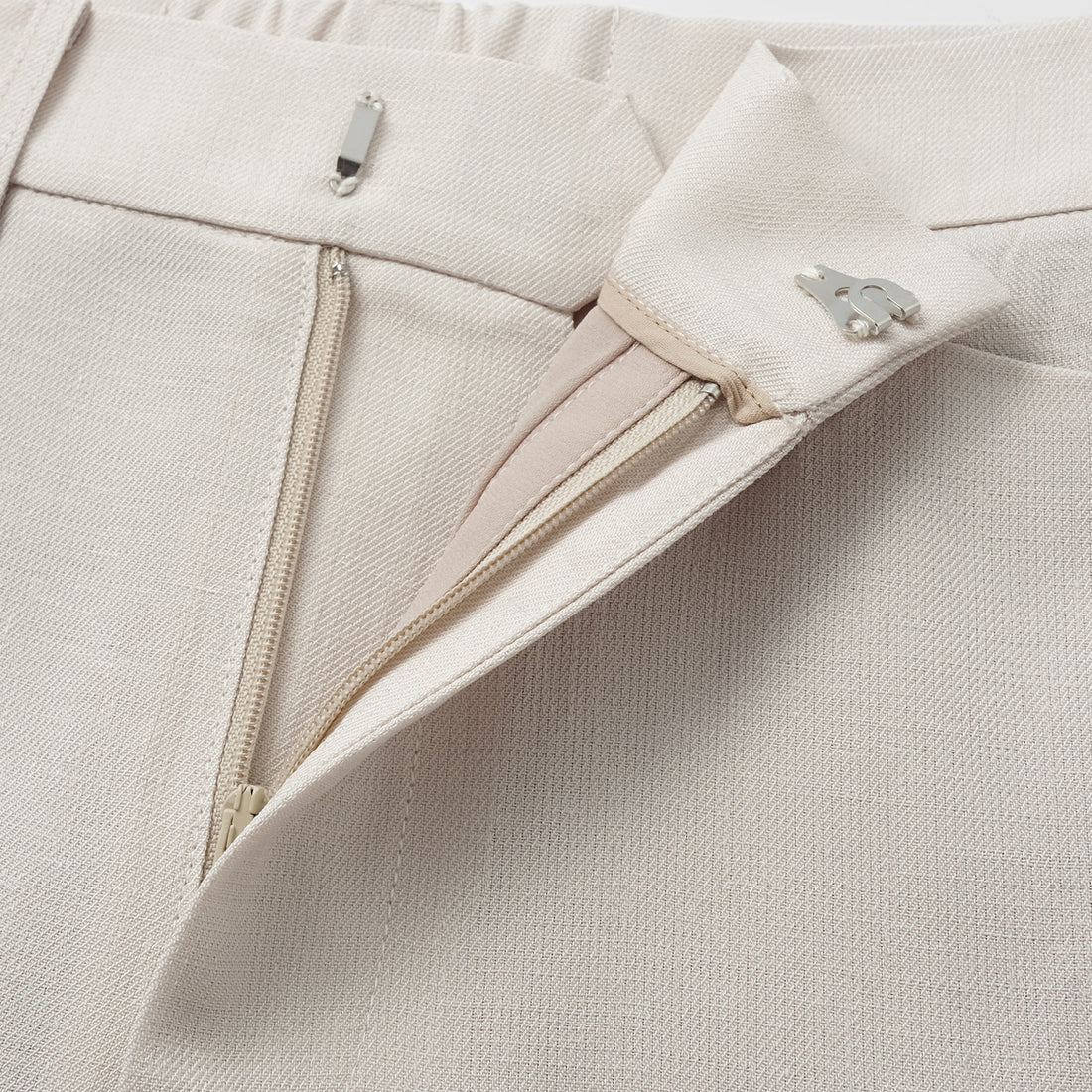 "Weekend at Monaco." Special bamboo texture acetate casual nine-point pants—Beige