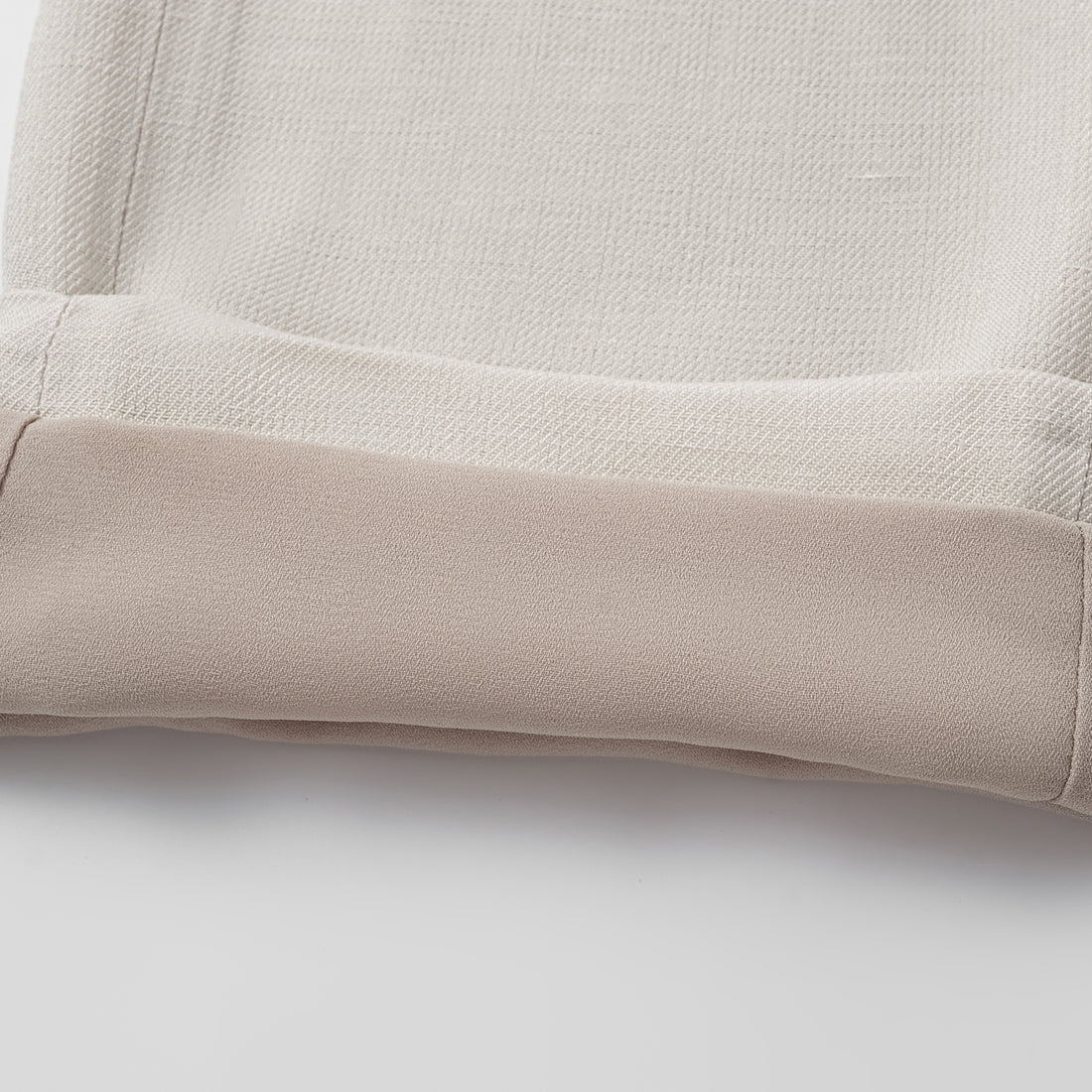 "Weekend at Monaco." Special bamboo texture acetate casual nine-point pants—Beige