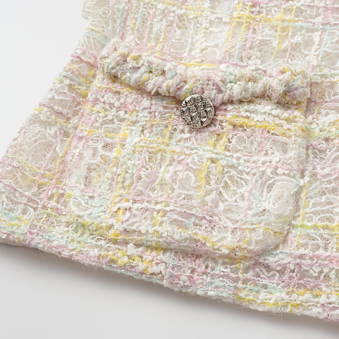 "Quiet Mastery." Lace vest made with special craftsmanship from top French craft workshop