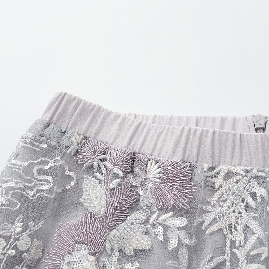 "Imperial Garden Teatime"點景白描奢華珠繡輕國風蕾絲長褲—Woven Breeze聽風絮