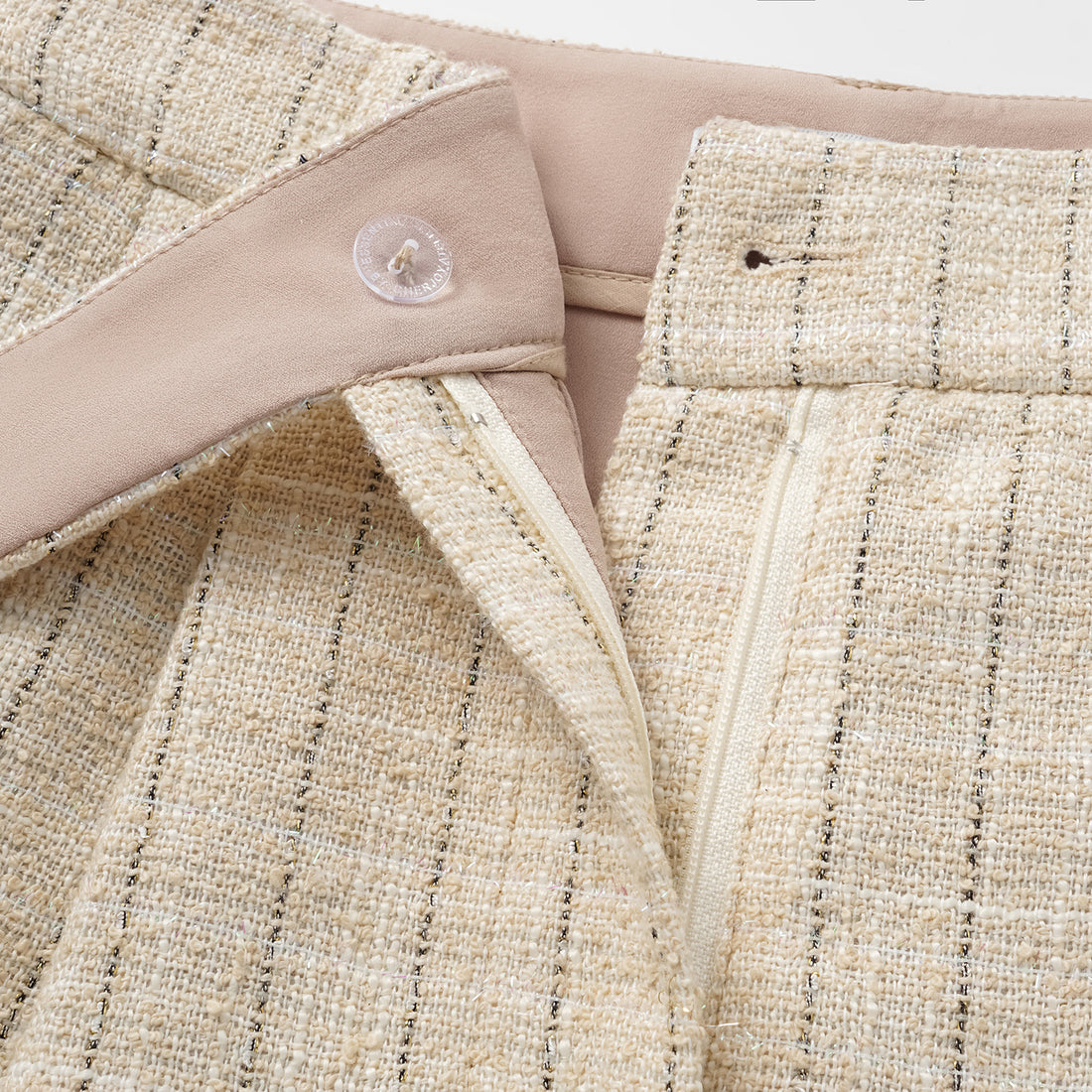 "Westminster Weekdays" Light Tweed Shorts - Vanilla Soufflé