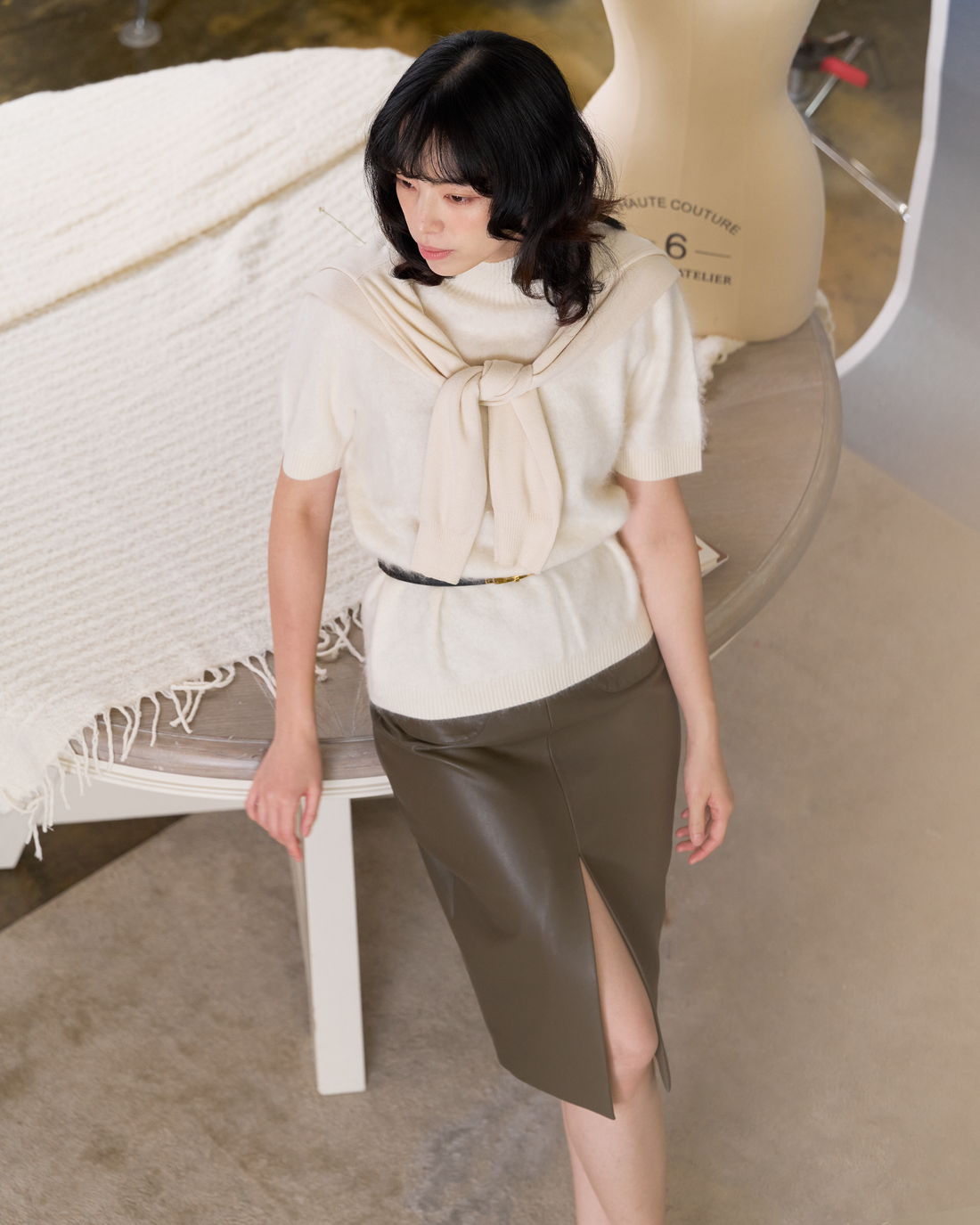 “一襲柔光 A Soft Halo • 日光絨絮 Sunlit Fleece” 100% Cashmere 極細絨柔梳纖工藝立領五分袖上衣