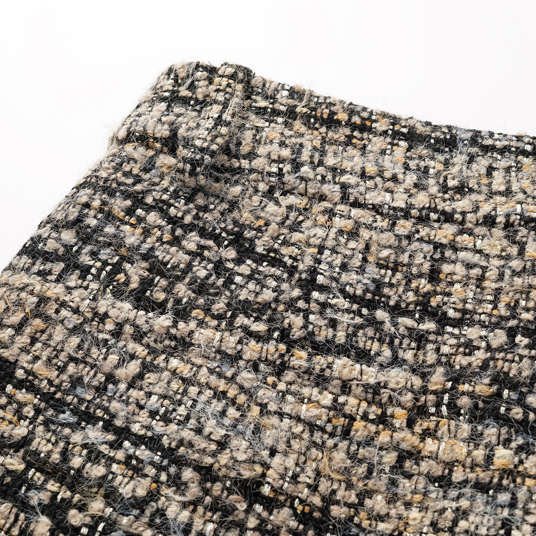 “Knightsbridge citywalk.” Tweed shorts – camel/black