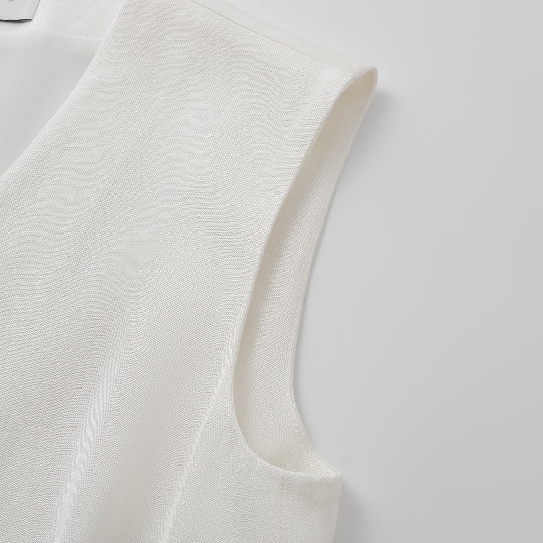 "Speak Sleek" 奢華輕薄麻感肌理醋酸綁帶西裝馬甲背心—Ivory