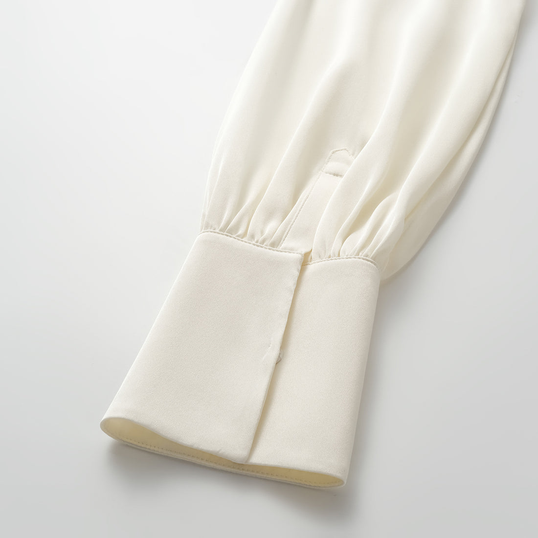 "Lazily in the Spring" 100% mulberry silk chiffon three-dimensional tailoring Chinese style blouse - Morning White