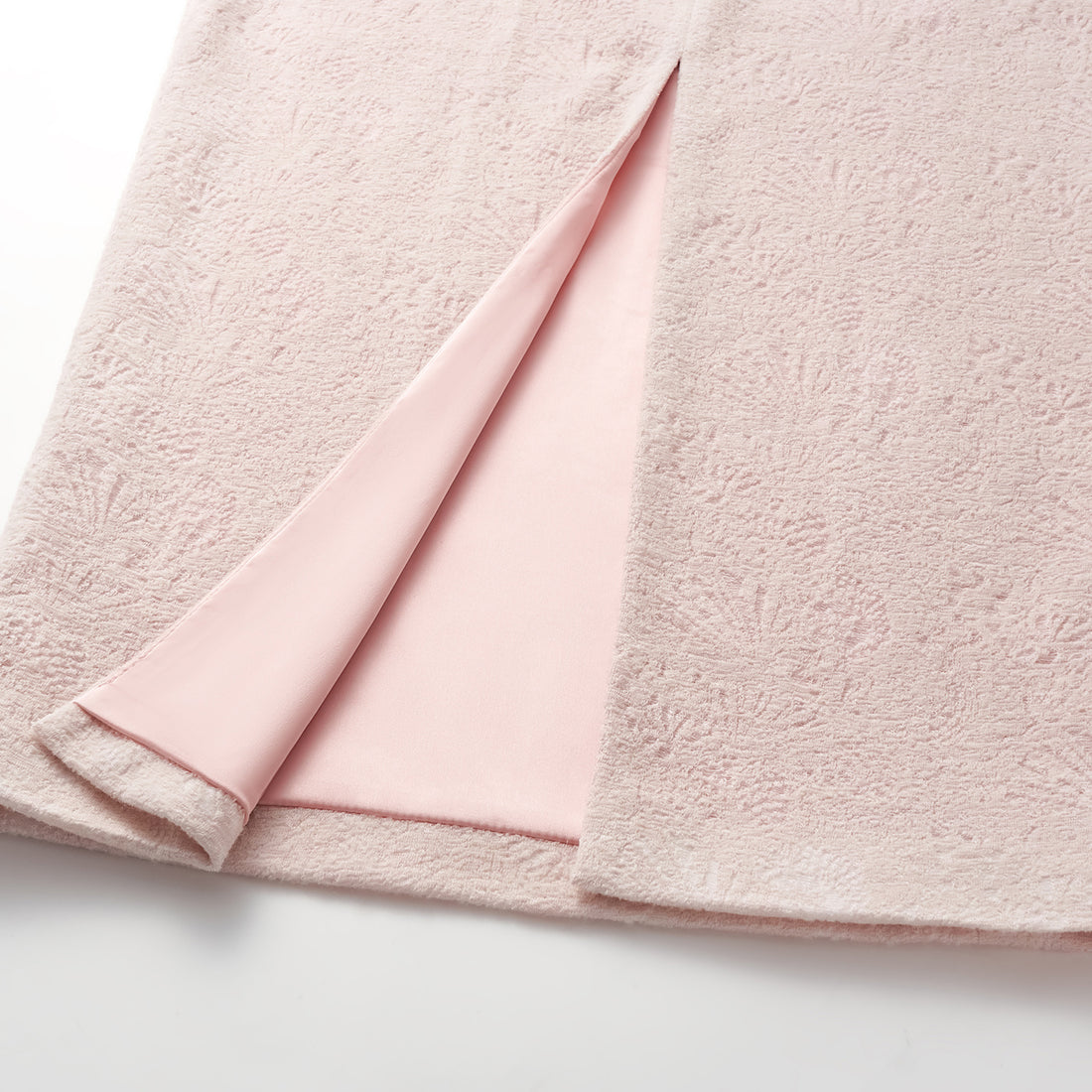 "Lazily in the Spring" Wool Jacquard Chinese Knitted Suit - Fragrance Powder Mist