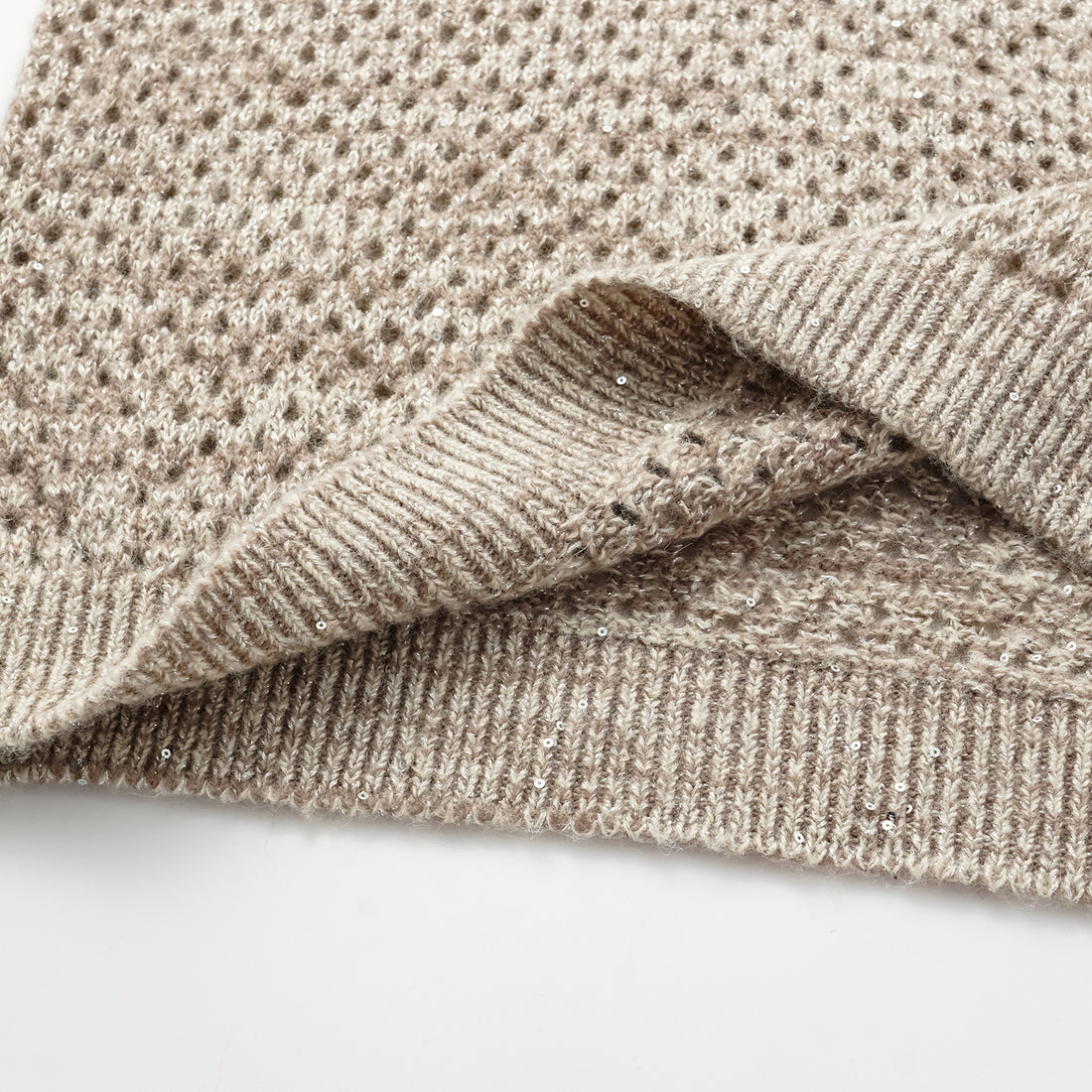 "Chelsea Citywalk." 100% Cashmere 亮片蕾絲編織工藝針織背心—Almond Cappuccino