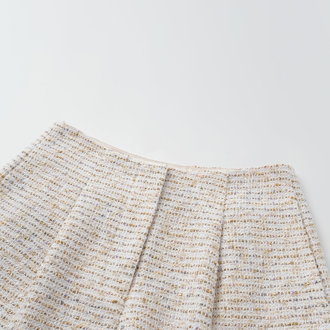 "Chelsea Citywalk." Spanish gold-finish lightweight tweed shorts