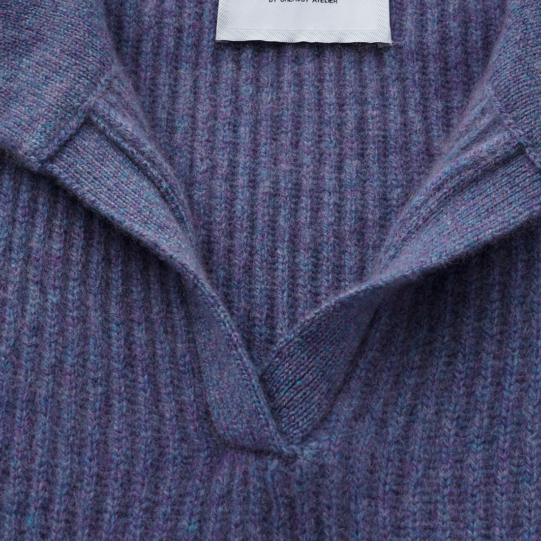 "Winter Diary" 100% Cashmere 粗針大翻領上衣(Yarn by Loro Piana)—Midnight Iris鳶尾暮藍