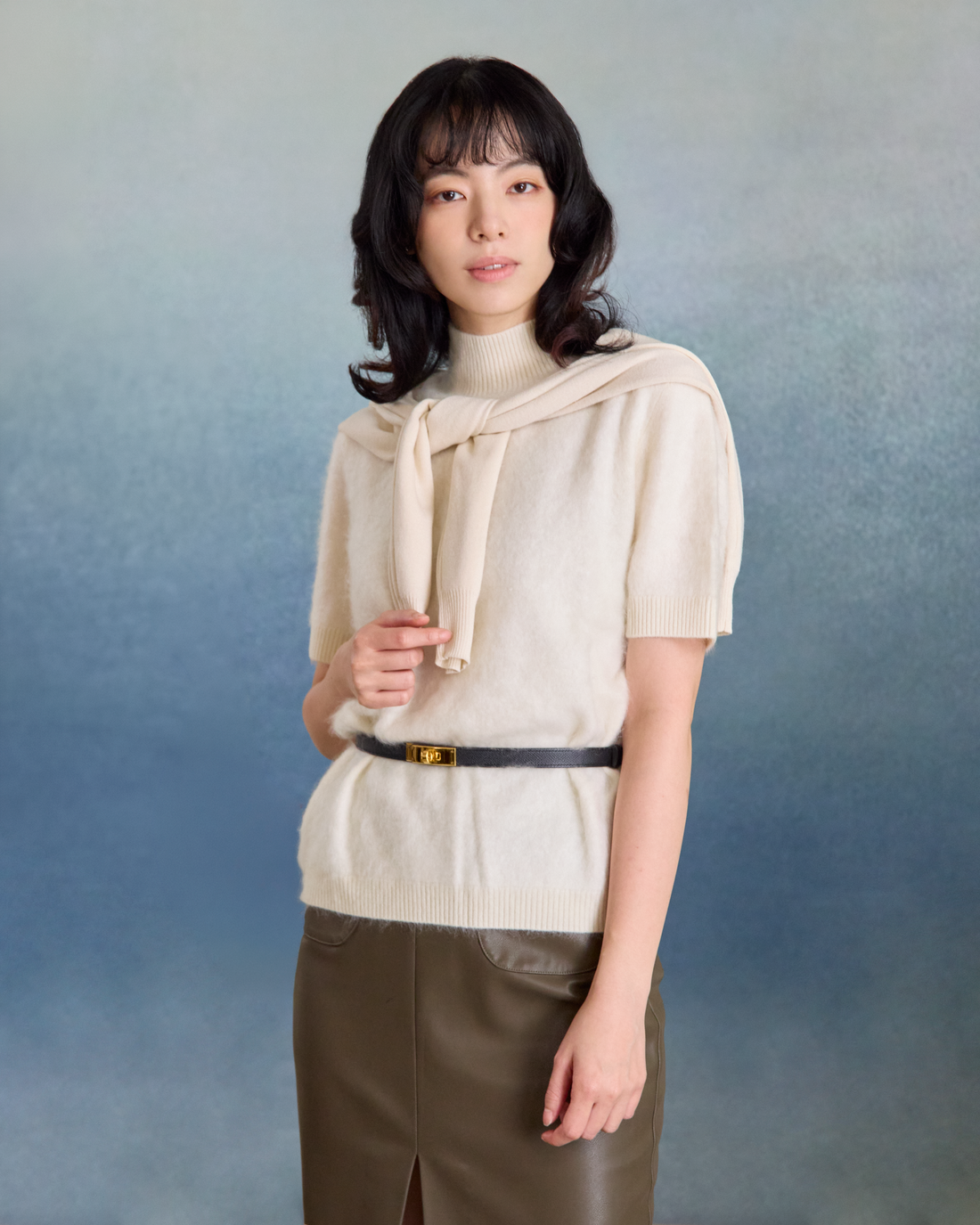 “一襲柔光 A Soft Halo • 日光絨絮 Sunlit Fleece” 100% Cashmere 極細絨柔梳纖工藝立領五分袖上衣