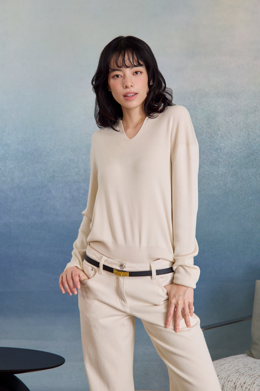 “日常偏愛 An Everyday Favourite • 米杏 Light Beige” 真絲 Cashmere 小翻領 V 領針織上衣