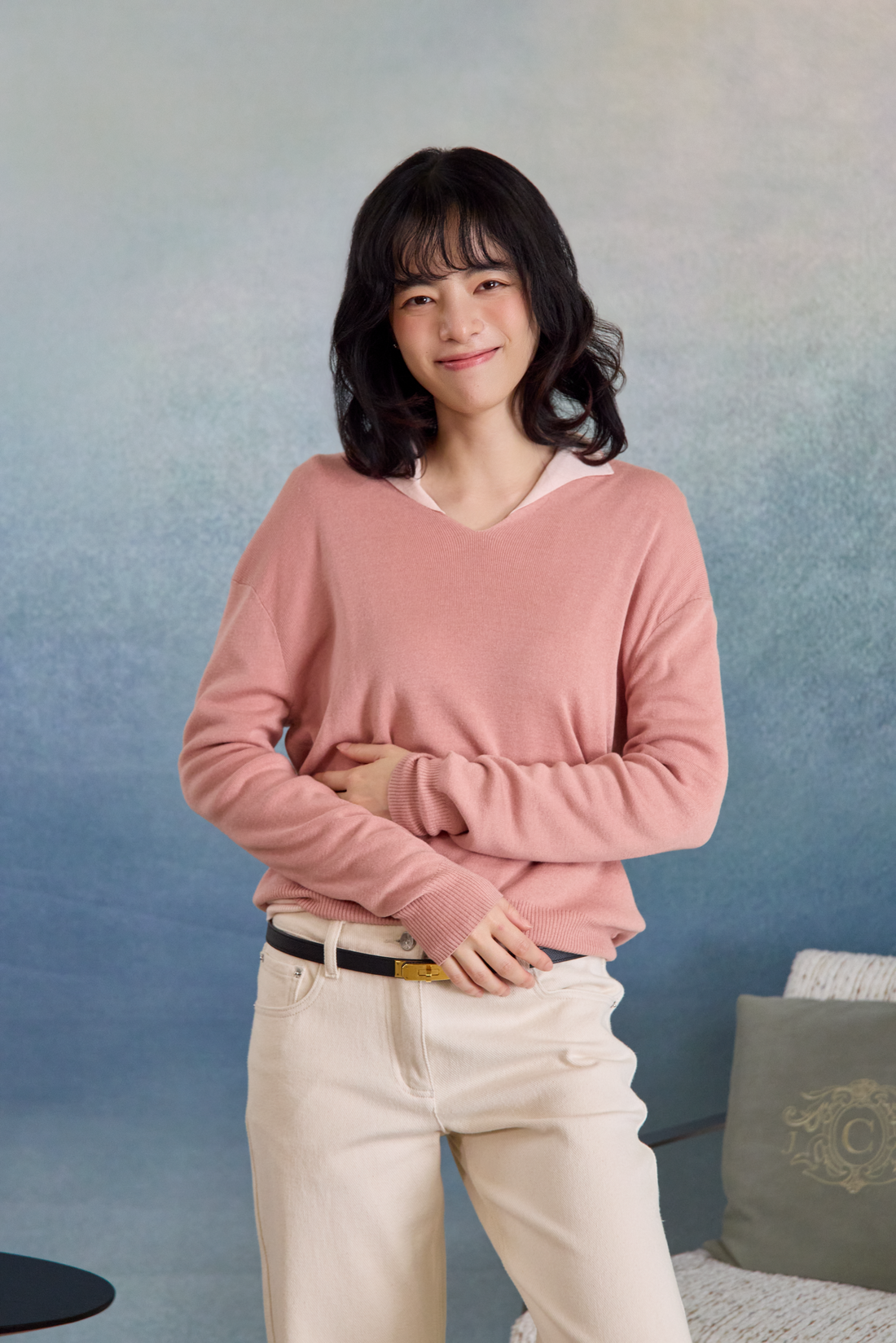 “日常偏愛 An Everyday Favourite • 乾燥玫瑰 Dusty Rose” 真絲 Cashmere 小翻領 V 領針織上衣