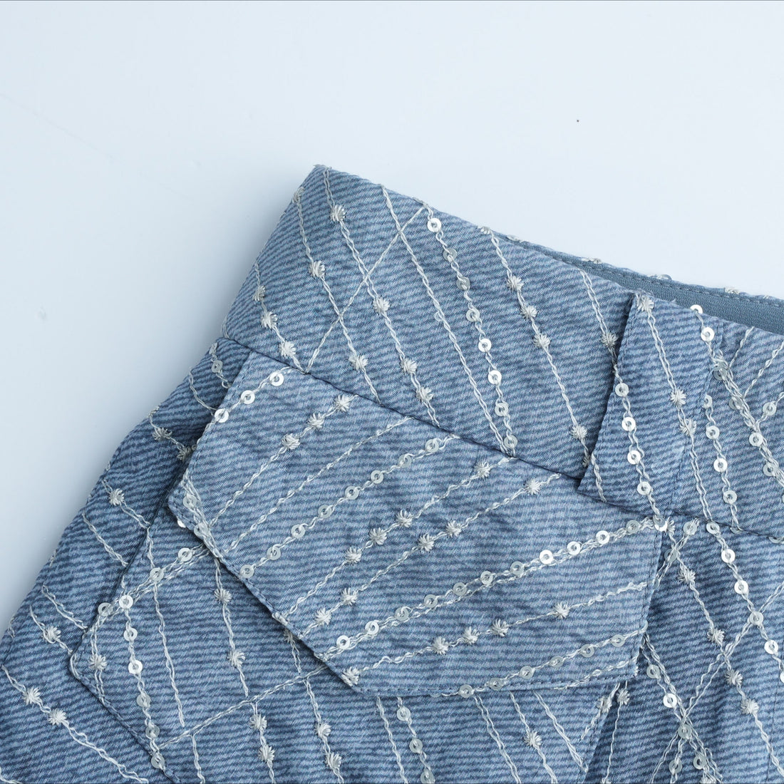 “Chelsea Citywalk”義大利漸層線繡工藝短褲—Denim Haze 丹寧晨霧