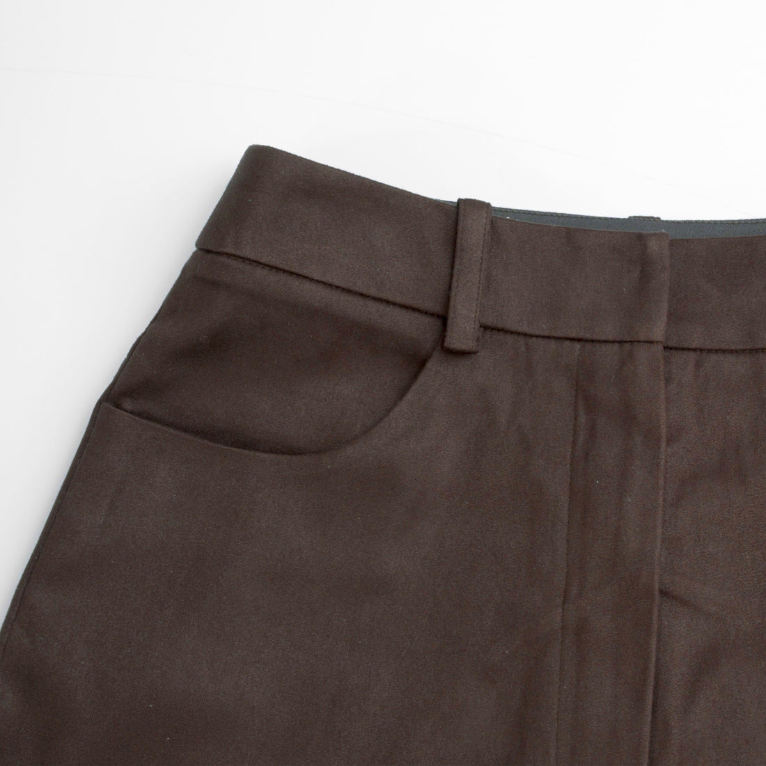 “Chelsea Citywalk”日本環保科技麂皮九分褲——Chestnut Glow 胡桃暖光