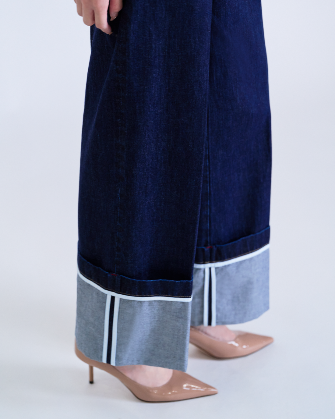 “偷偷放個假 A Little Escape • 單寧藍 Denim Blue” 日本頂級單寧高腰反摺牛仔褲 1