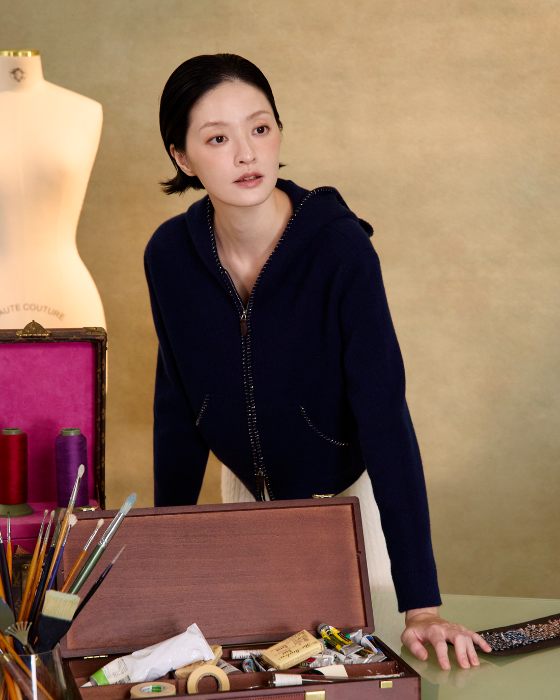 “盛裝慢行 Elegance Unhurried • 午夜藍 Midnight Blue” 100% Cashmere 手工珠繡連帽針織外套 1