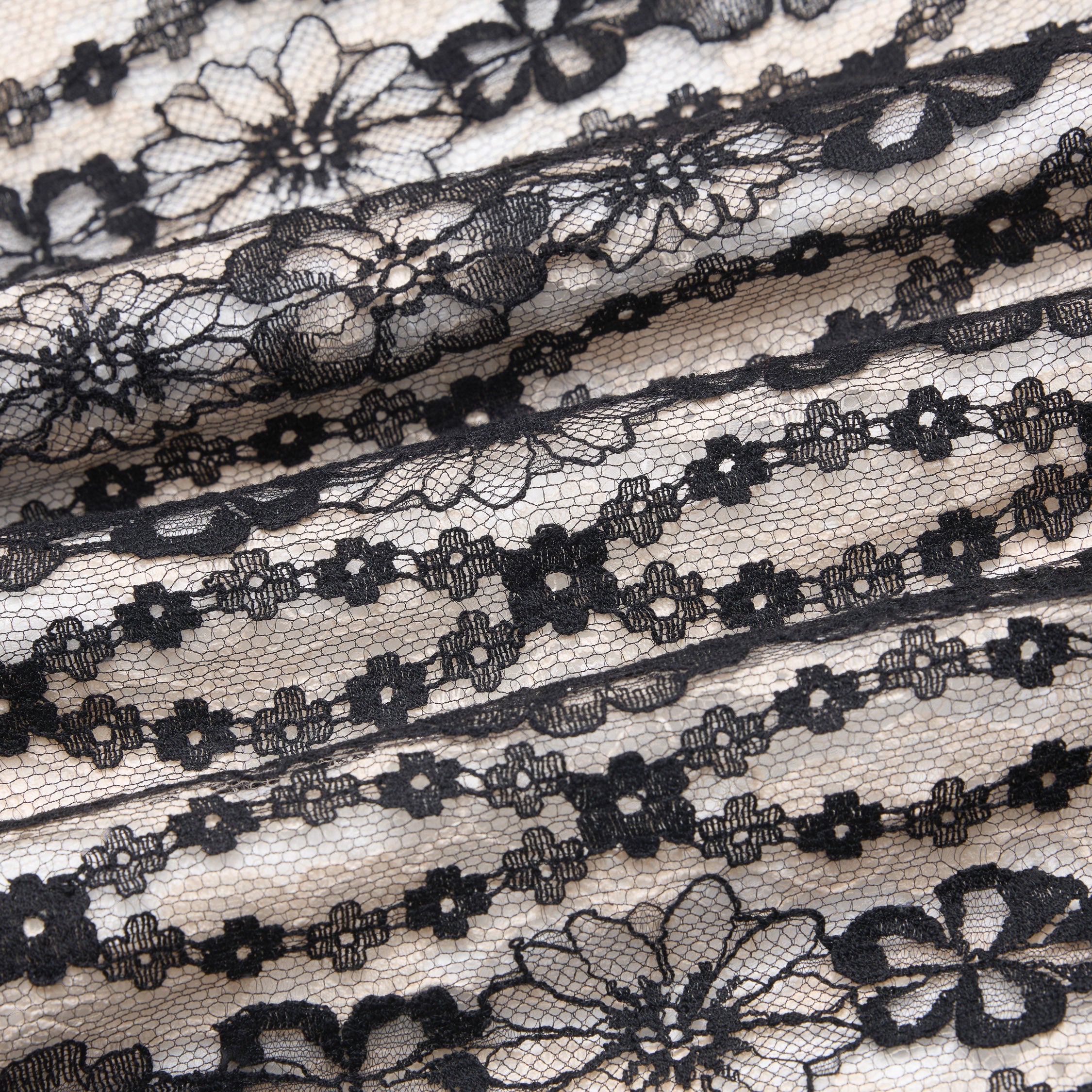 “Quiet Mastery”法國織花二重奏蕾絲褲裙—Noir Fleur 夜花漫影