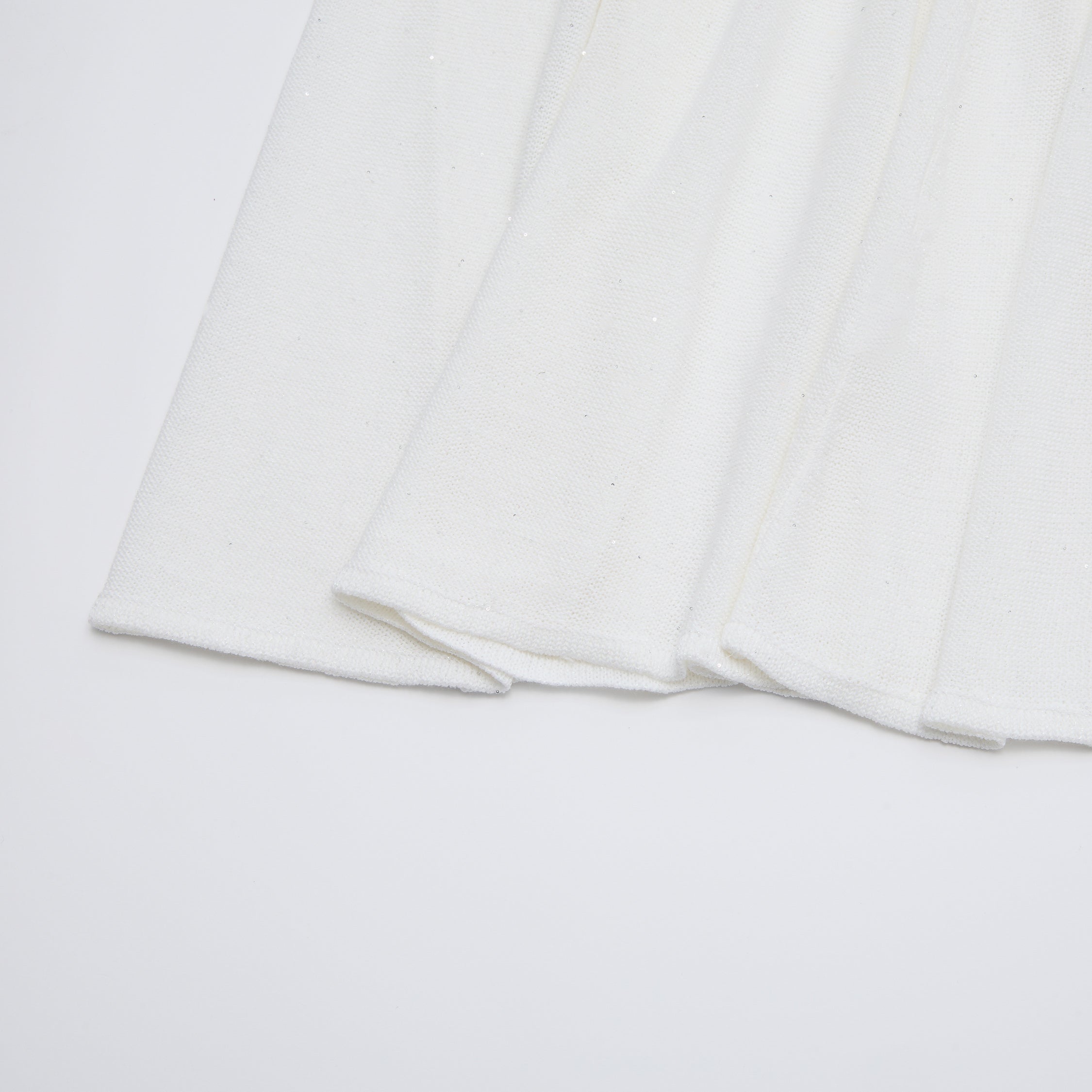 “Spring Diary”真絲長絨棉細針柔感星點針織裙—Soft Parchment 柔紙之境